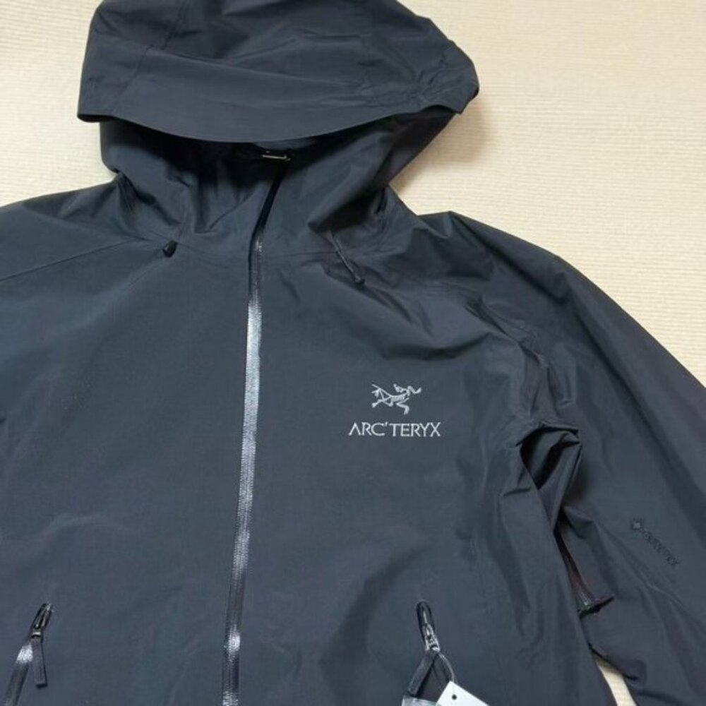 Arc'teryx Gore-Tex Black Windbreaker, Size L. - Picture 5 of 8